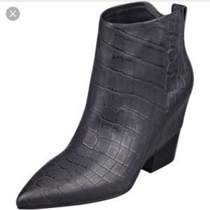 Sigerson Morrison Aerial bootie in Nero snake 5.5